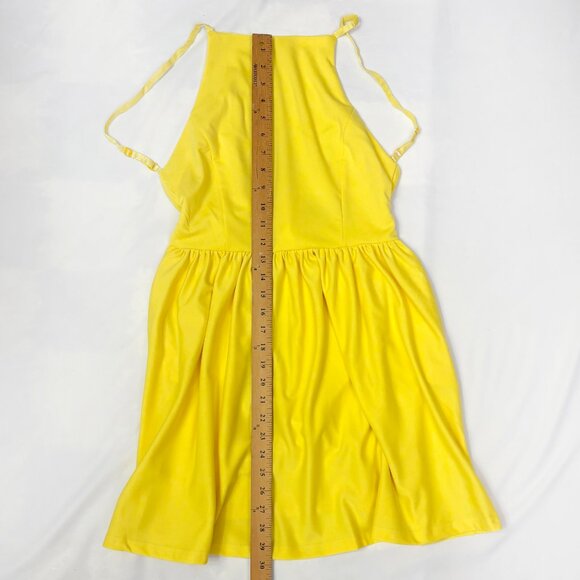 Backless yellow sleeveless mini dress size Medium - Picture 7 of 10